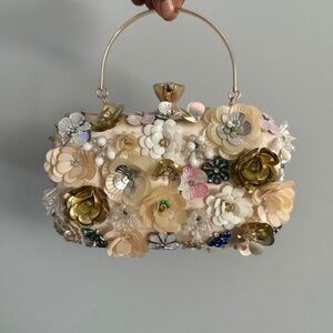 Flower clutch